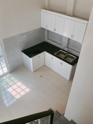 Nhà lầu 2 p.ngủ 60m2 -Có sổ hồng - Ngay Ngã Tư Ga Q12