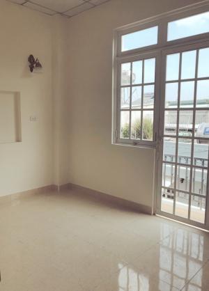 Nhà lầu 2 p.ngủ 60m2 -Có sổ hồng - Ngay Ngã Tư Ga Q12