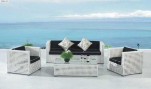 Thanh lý bàn ghế sofa nhựa mây màu trắng có bọc nệm màu đen