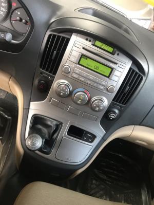 Bán Hyundai Starex 2.5MT máy dầu số sàn 9 chỗ nhập Hàn Quốc 2015 biển Sài Gòn màu ghi xám lăn bánh 58000km