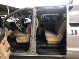 Bán Hyundai Starex 2.5MT máy dầu số sàn 9 chỗ nhập Hàn Quốc 2015 biển Sài Gòn màu ghi xám lăn bánh 58000km