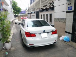 Gia đình cần bán BMW 750 li nhập mỹ, sx 2011, xe bản full option, màu trắn