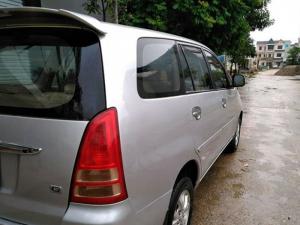 Bán em Toyota Innova 2006 số sàn màu bạc zin king kít.