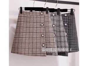 Chân váy kẻ dạ