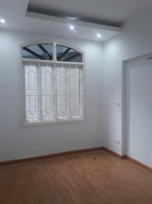 Nhà Tả Thanh Oai đẹp giá tốt, 33m2, 4.5 tầng, Full nội thất, gần cầu Tó. Có thương lượng.