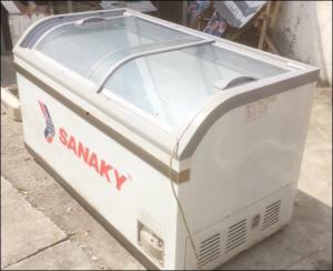 Tủ đông kính cong sanaky 808 lít đẹp