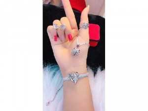 BỘ TRANG SỨC HẠT KIM CƯƠNG