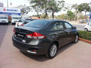 đuôi xe suzuki ciaz