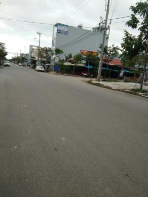 Lô đường 10 NTP - cạnh cầu Nguyễn Tri Phương