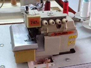 Máy vắt sổ siruba 2 kim 4 chỉ