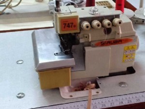 Máy vắt sổ siruba 2 kim 4 chỉ
