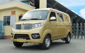 Xe Van Dongben 490kg 5 chỗ Euro 4
Như Quý Khách đã biết, Quy Định cấm tải vào nội thành của Chính Phủ , cụ thể là áp dụng cho các dòng xe dưới 500kg, đã ít nhiều gây ảnh hưởng đến các cá nhân và doanh nghiệp kinh doanh trong lĩnh vực vận tải.
Nắm bắt được điều này, nhà máy Ô Tô Đông Bản đã cho ra mắt dòng xe Van bán tải Dongben X30 V5M với tải trọng 490kg, giúp giải quyết bài toán vận chuyển hàng hóa vào nội thành của người dùng.