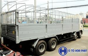 Xe tải Faw 4 chân 17t9 hốp số Fast Mỹ có đồng tốc, thao tác vào số nhẹ nhàng, êm ái, hạn chế kêu ồn khi dồn số, hệ thống khung gầm thiết kế công nghệ xe tải nặng tối ưu, chassis nguyên khối thiết kế khoa học, xe Faw 4 chân 8x2 thùng bạt sử dụng các thanh đà sắt đúc lớn chịu tải, chống gian nở trong mọi điều kiện thời tiết cũng như qua thời gian sử dụng, các chi tiết bên ngoài như bầu hơi, ác quy, thùng dầu bố trí gọn gàng tảo nên nét thẩm mỹ cao cho xe.