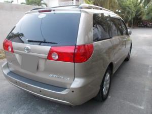 Bán Toyota Sienna LE 2006 đk 2007 nhập mỹ xe còn rất đẹp.