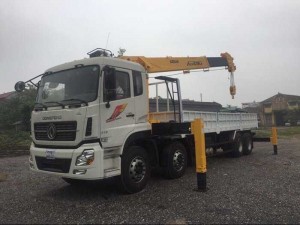 Xe tải 4 chấn Dongfeng gắn cẩu 12 tấn Soosan Scs1015LS Trả trước 690tr giao xe ngay