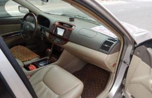 Cần bán gấp xe Camry 2005, số tự động, vàng cát, bản 3.0 Full option.