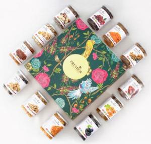 Hộp quà và mứt Tết