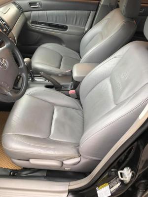 Cần bán gấp Toyota Camry 2005 màu đen. Số tự động