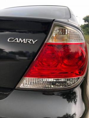 Cần bán gấp Toyota Camry 2005 màu đen. Số tự động