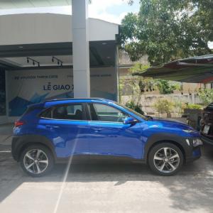 Bán Hyundai Kona 2.0 AT 2018, màu xanh lam, có giao ngay