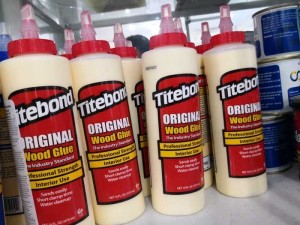 Titebond Original dễ sử dụng, không chứa độc tố và rửa sạch dễ dàng bằng nước.