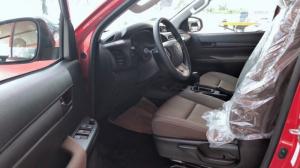 Toyota bán tải Hilux 2.4 AT (4x2) màu cam 2019