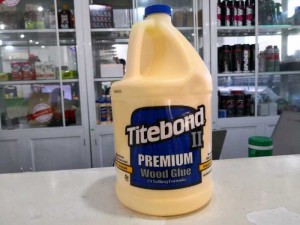 Titebond II Premium Wood Glue là nhãn hiệu hàng đầu duy nhất trong các loại keo một thành phần vượt qua tiêu chuẩn ANSI II quy định về khả năng kháng nước.