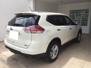 Bán xe Nissan X-Trail 2017 đk 2018 tự động bản full màu trắng