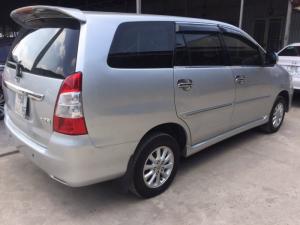 Bán Toyota INNOVA 2.0E màu bạc số sàn sản xuất 2013 biển tỉnh lăn bánh 72000km