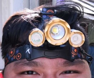 Với công nghệ LED siêu sáng, sản phẩm cho ánh sáng cực ấn tượng, chiếu xa khoảng 200m. Bạn có thể làm bất cứ việc gì mà không bị vướng tay như việc sử dụng đèn pin thông thường