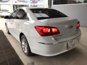 Bán Chevrolet Cruze LT 1.6MT màu trắng số sàn sản xuất 2016 biển Sài Gòn đi 32000km