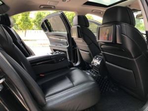 Cần bán xe BMW 750Li 2011 màu đen bóng
