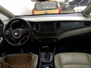 Bán Kia Rondo GAT 2.0AT màu trắng máy xăng số tự động sản xuất 2016 biển Đồng Nai