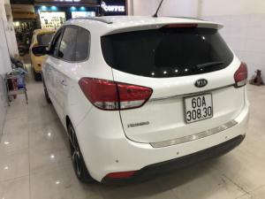 Bán Kia Rondo GAT 2.0AT màu trắng máy xăng số tự động sản xuất 2016 biển Đồng Nai