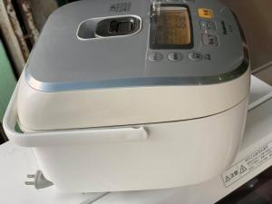 Nồi cơm cao tần IH 1LIT PANASONIC SR-SU105 có ly nước bù ẩm còn mới