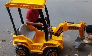Xe cần cẩu điện trẻ em YH99176