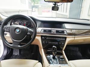 Bán xe BMW 750Li 2011 màu trắng biển TP