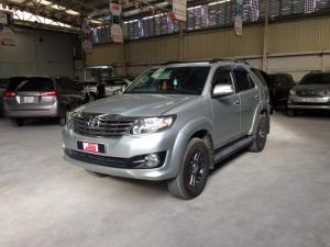 Bán xe Fortuner V sx 2016 màu bạc, chạy 56.000 km, siêu đẹp