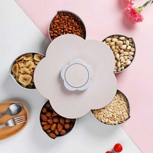 Khay gồm 5 ngăn xinh xắn nằm ẩn trong hộp lớn hình hoa giúp bạn bảo quản mứt bánh luôn được thơm ngon và vệ sinh.