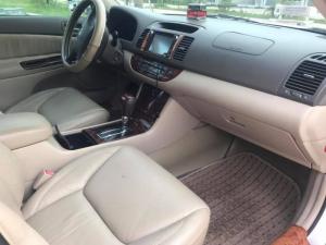 Bán Em Toyota Camry 3.0 tự động 2005 màu vàng cát xe chạy rất êm.
