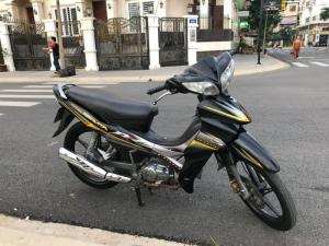 Xe Jupiter Gravitar RC màu vàng đen. bánh mân thắng đĩa
