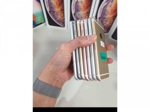 Ip6s 64gb bản quốc tế Tình trạng mới 98,5% Phụ kiện: đủ Giá 3m2 (6.400.000) Pin bh 1 tháng Ko mua nhanh là ko còn