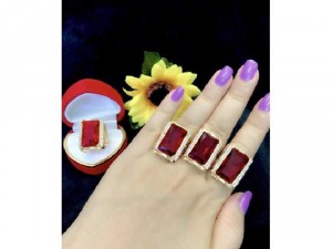 Nhẫn Nam Đính Hạt Đỏ Xi Mạ