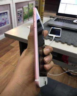 Rước iPhone 7 Plus 128G hồng đi dạo phố Noel