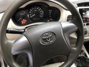 Bán Toyota INNOVA 2.0E màu bạc số sàn sản xuất 2014 biển Sài Gòn đi 75000km