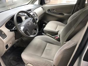 Bán Toyota INNOVA 2.0E màu bạc số sàn sản xuất 2014 biển Sài Gòn đi 75000km