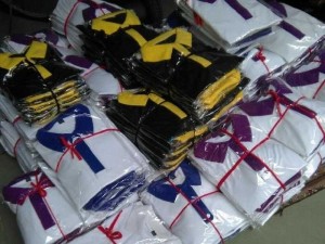 Áo thun đồng phục màu lông công giá rẽ