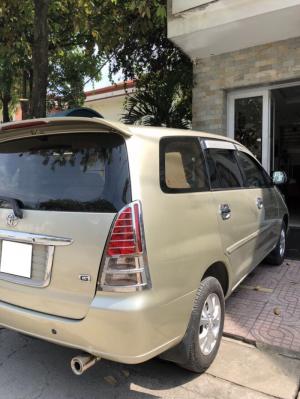 Bán gấp Toyota Innova 2006 số sàn. Xe màu vàng cát