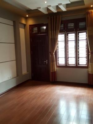 Bán nhà Ngõ 106 Hoàng Quốc Việt 51m 9.5 tỷ ô tô tránh kinh doanh