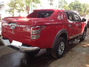 Bán Mitsubishi Triton 2017 máy dầu màu đỏ số sàn xe đẹp hơn cả mới.